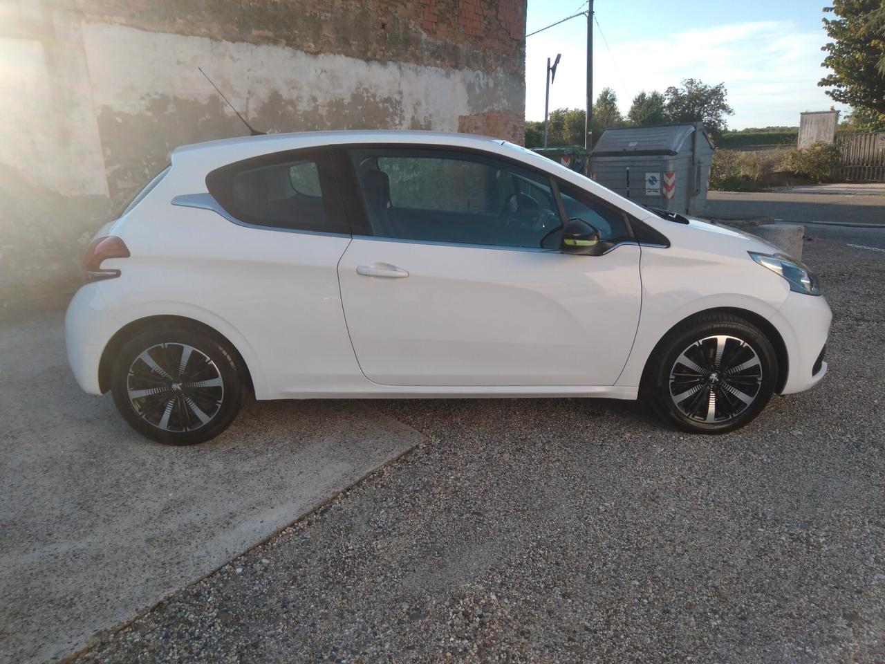 Peugeot 208 PureTech Turbo 110 S&S 3 porte Allure x neopatentati