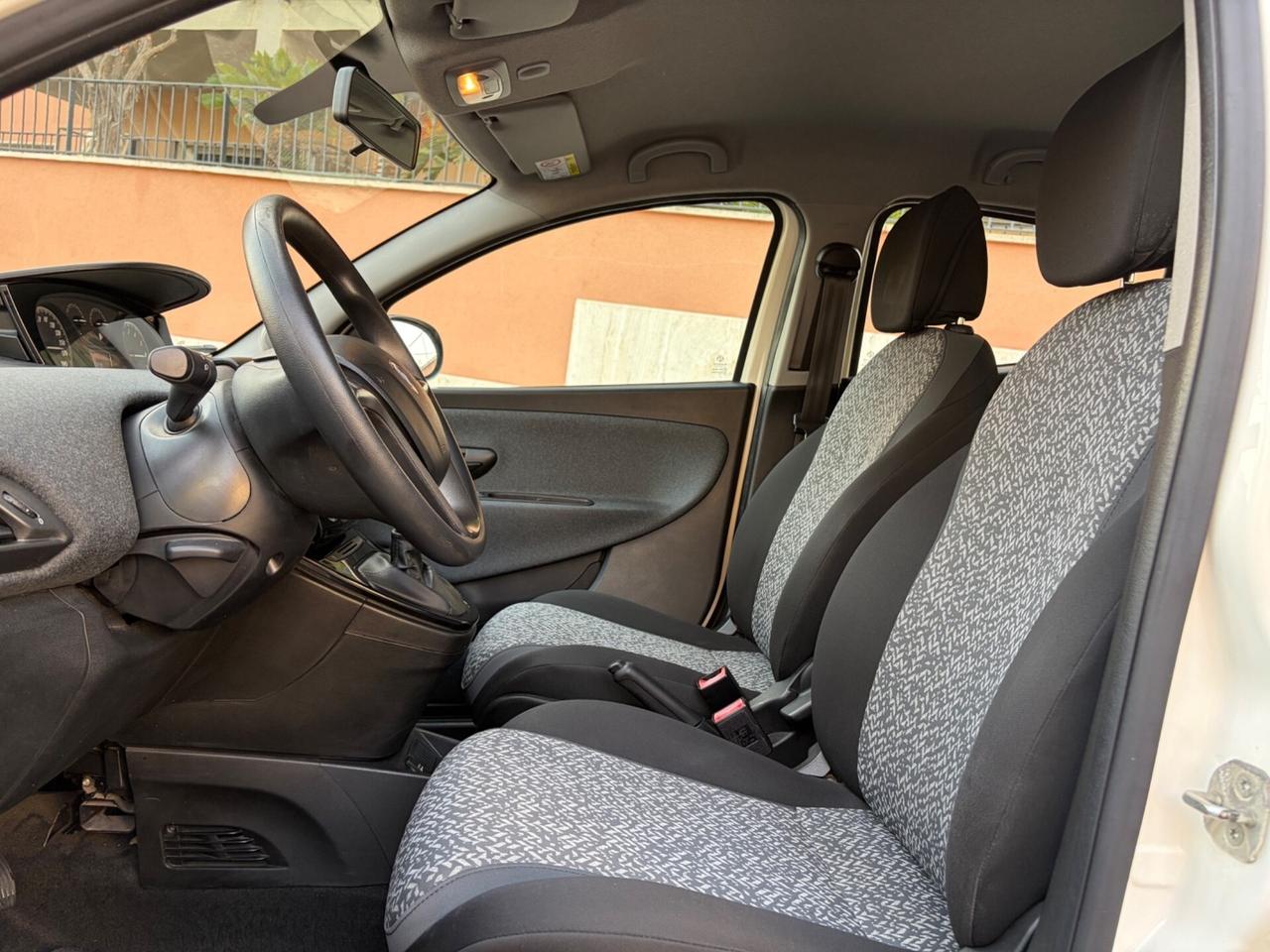Lancia Ypsilon 1.0 FireFly benz ideale per neopate