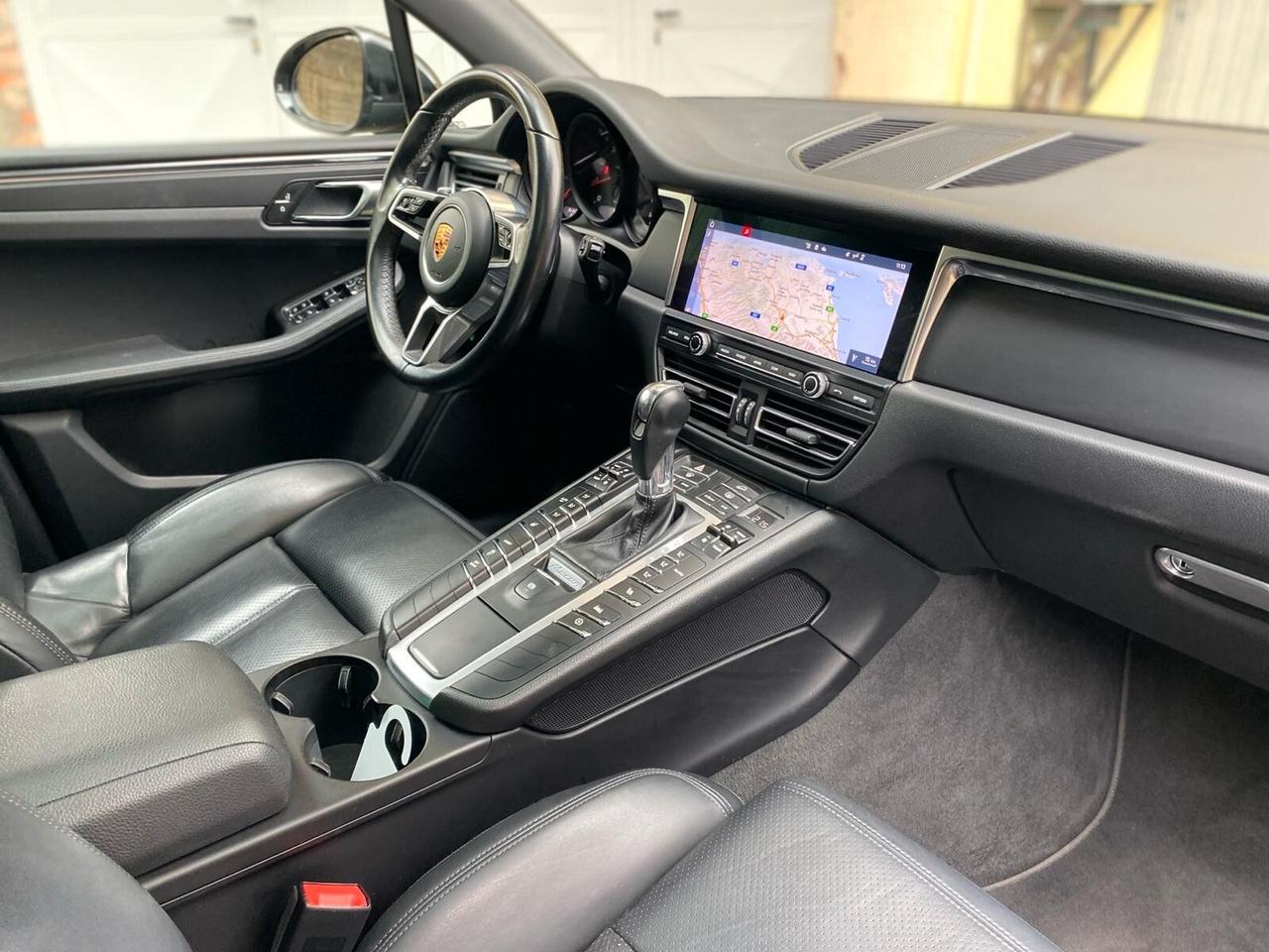 Porsche Macan 2.0 pdk con tetto panoramico