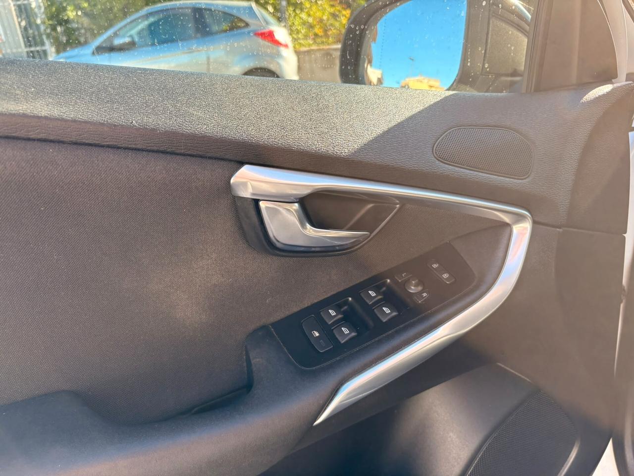 Volvo V40 Cross Country D2 1.6 Summum