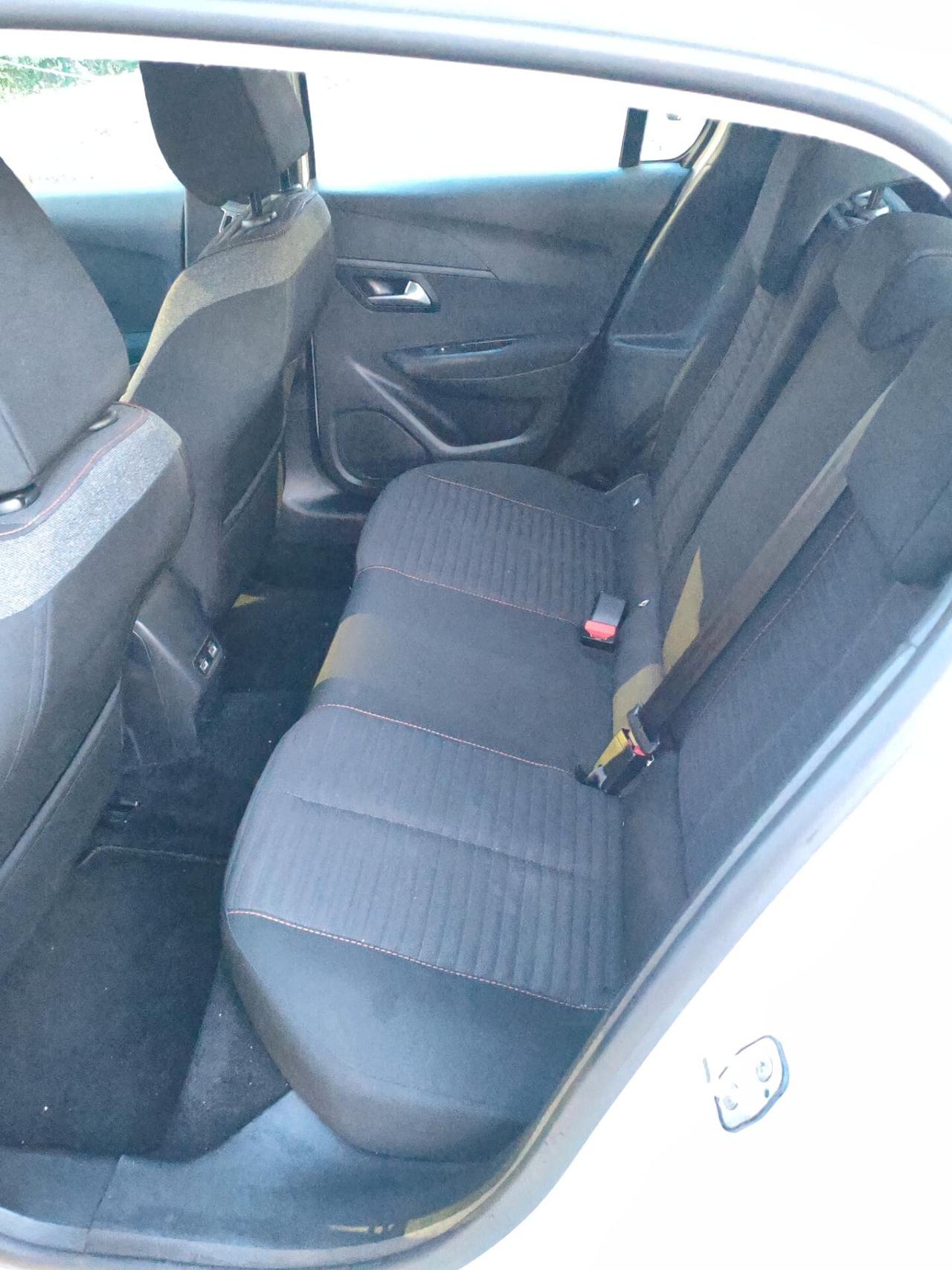 Peugeot 208 motore elettrico 136 CV 5 porte Active Pack