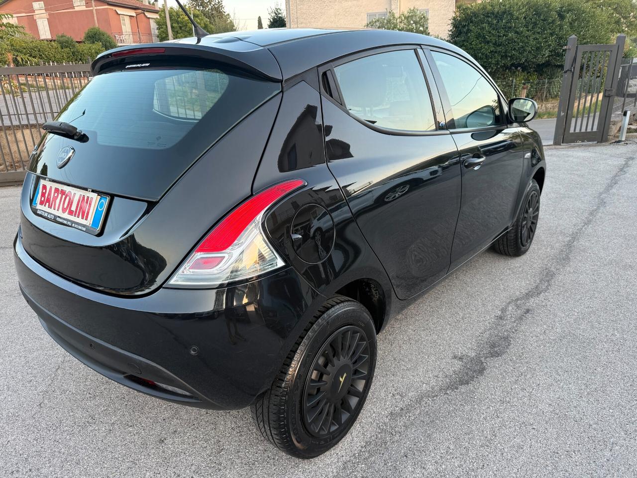 Lancia Ypsilon 0.9 TwinAir 5 porte Metano Ecochic Elefantino Blu