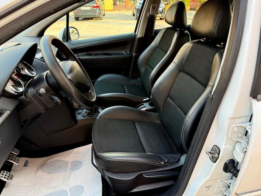Peugeot 207 1.4 HDi 70CV 5p. Allure