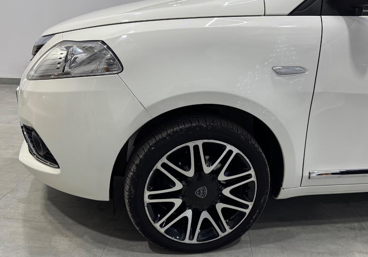 Lancia Ypsilon 1.2 69 CV 5 porte S&S Platinum-43.000 km