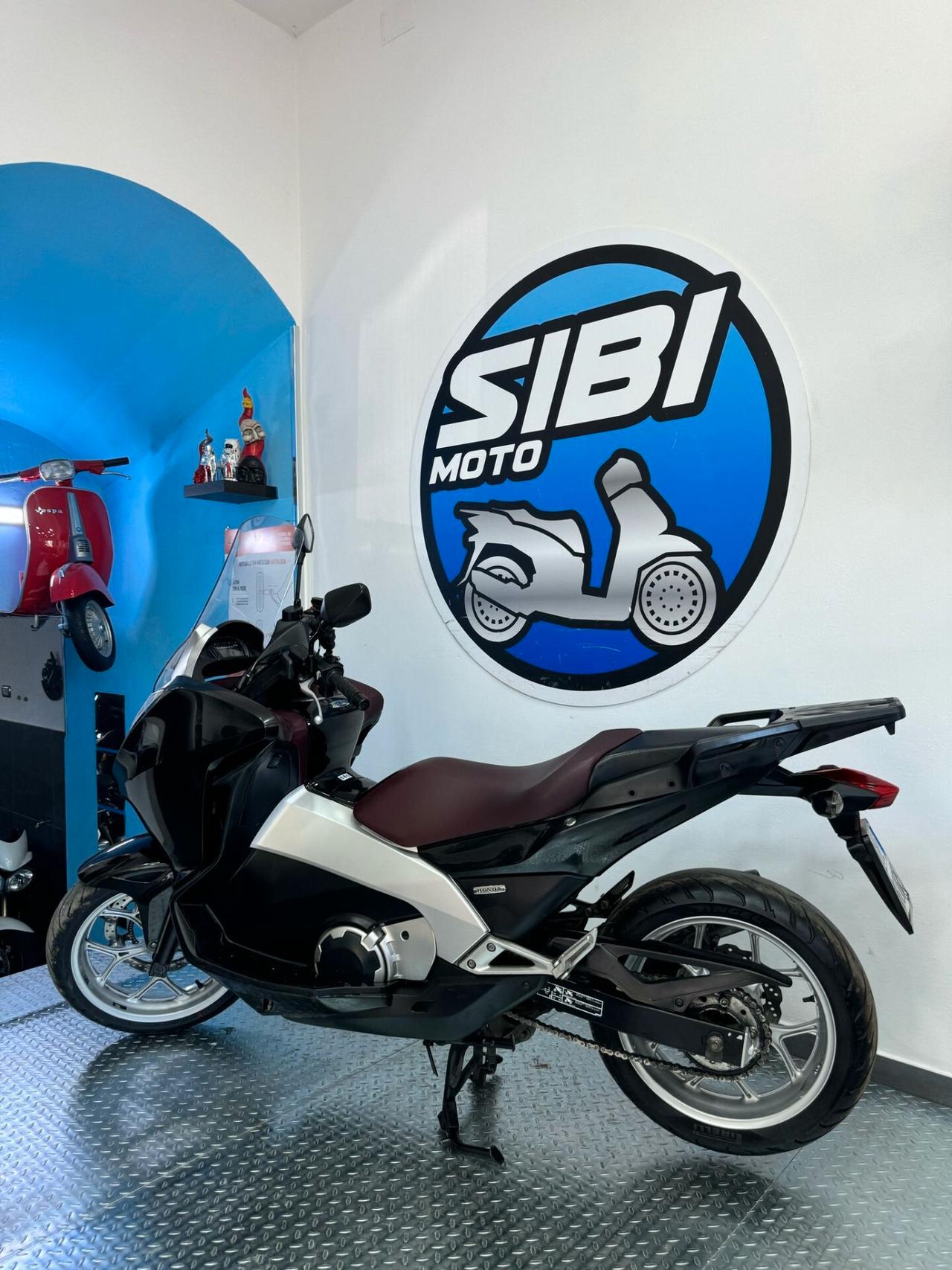 HONDA INTEGRA 700
