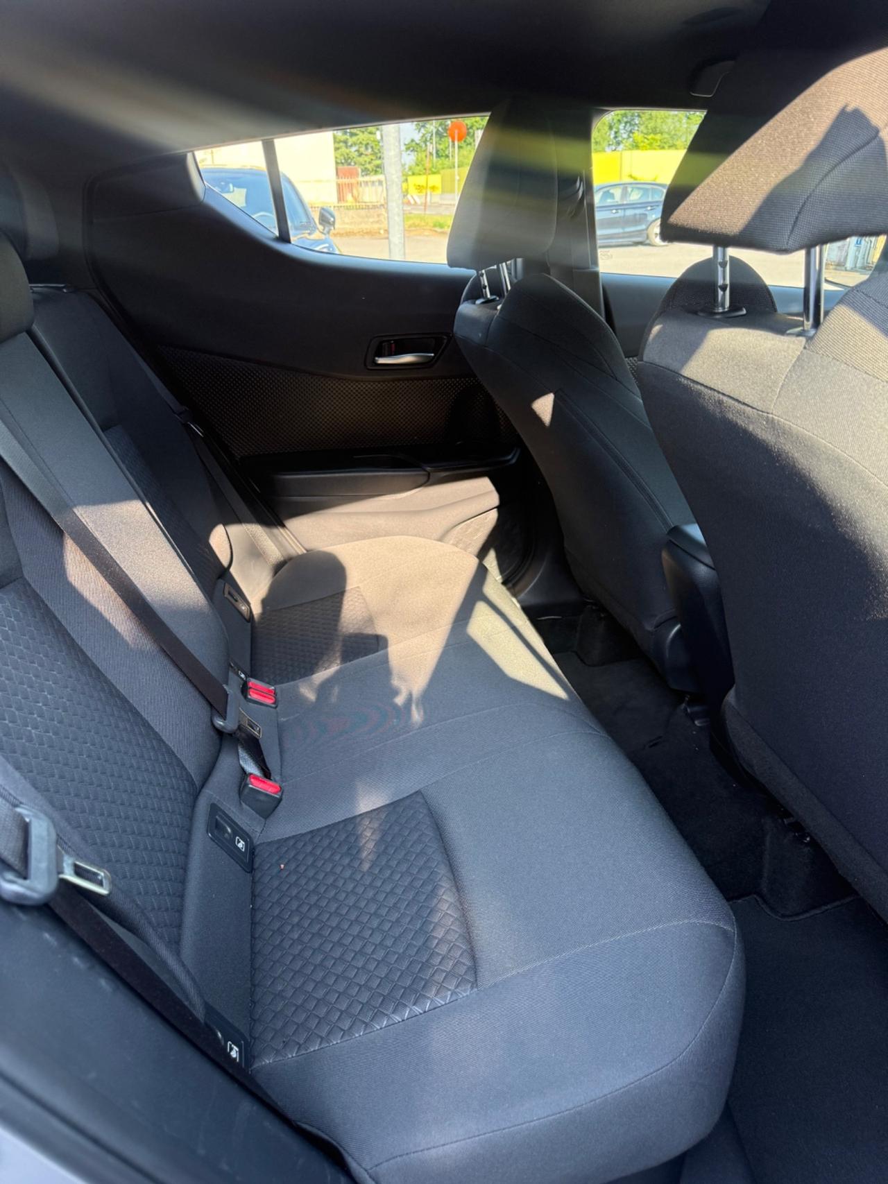 Toyota C-HR 1.8 Hybrid E-CVT Active
