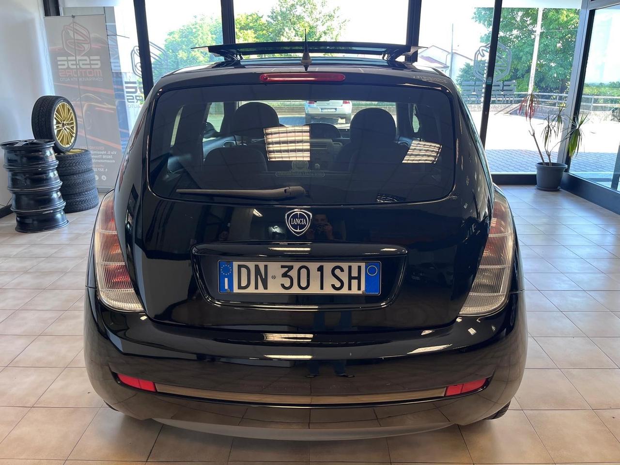 Lancia Ypsilon - 1.4 16V 95cv Sport MomoDesign