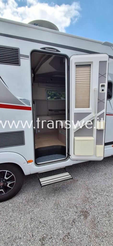 Bürstner Lyseo 684G Ampia zona giorno e bagno in coda