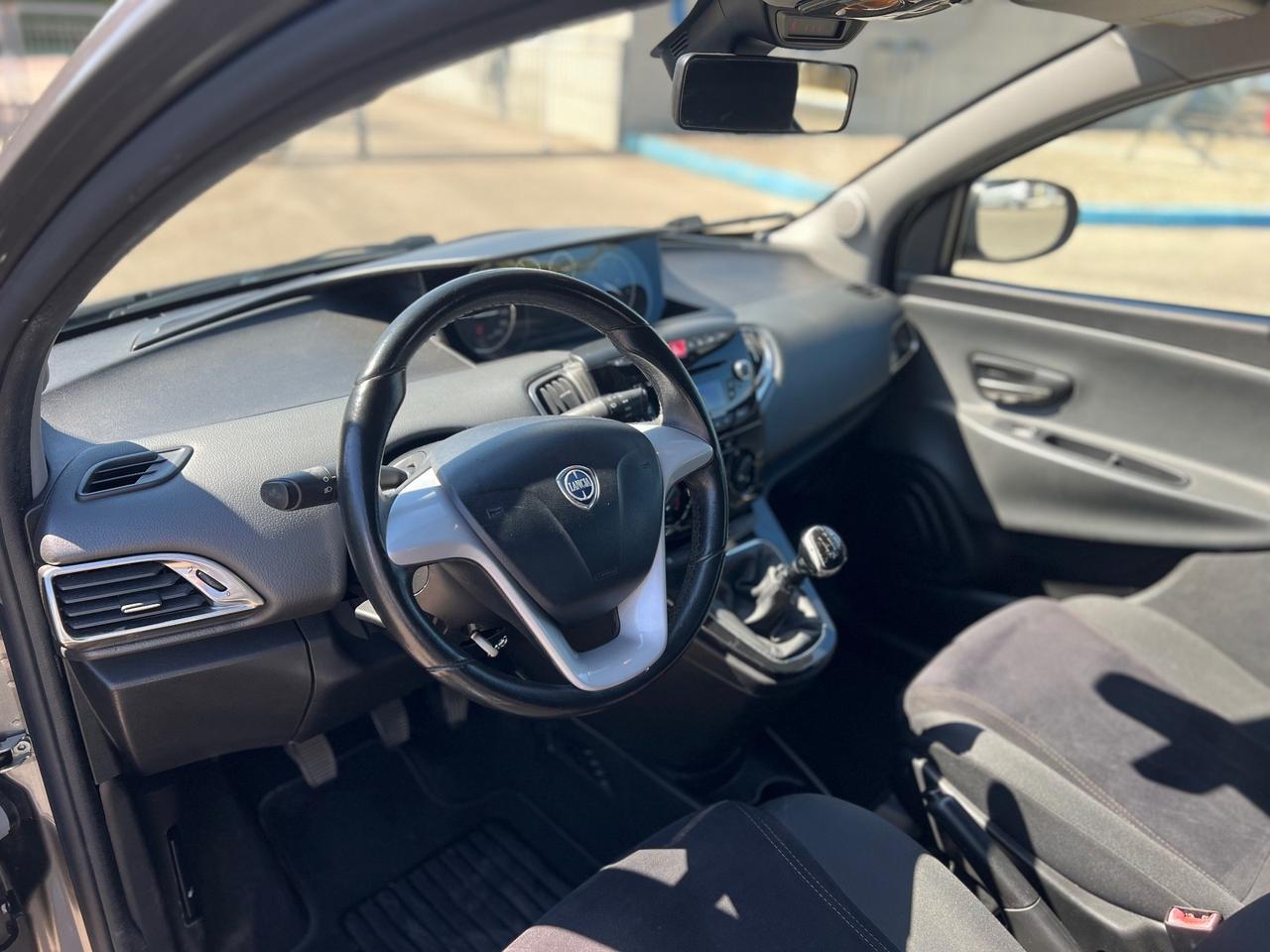 Lancia Ypsilon 1.3 MJT 95 CV 5p NEOPA Platinum