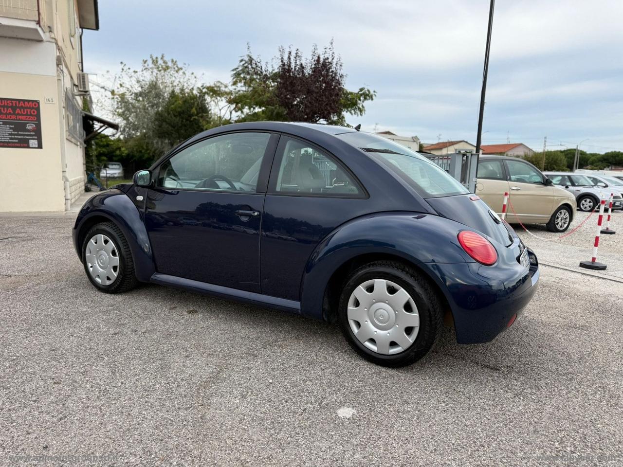VOLKSWAGEN New Beetle 1.6
