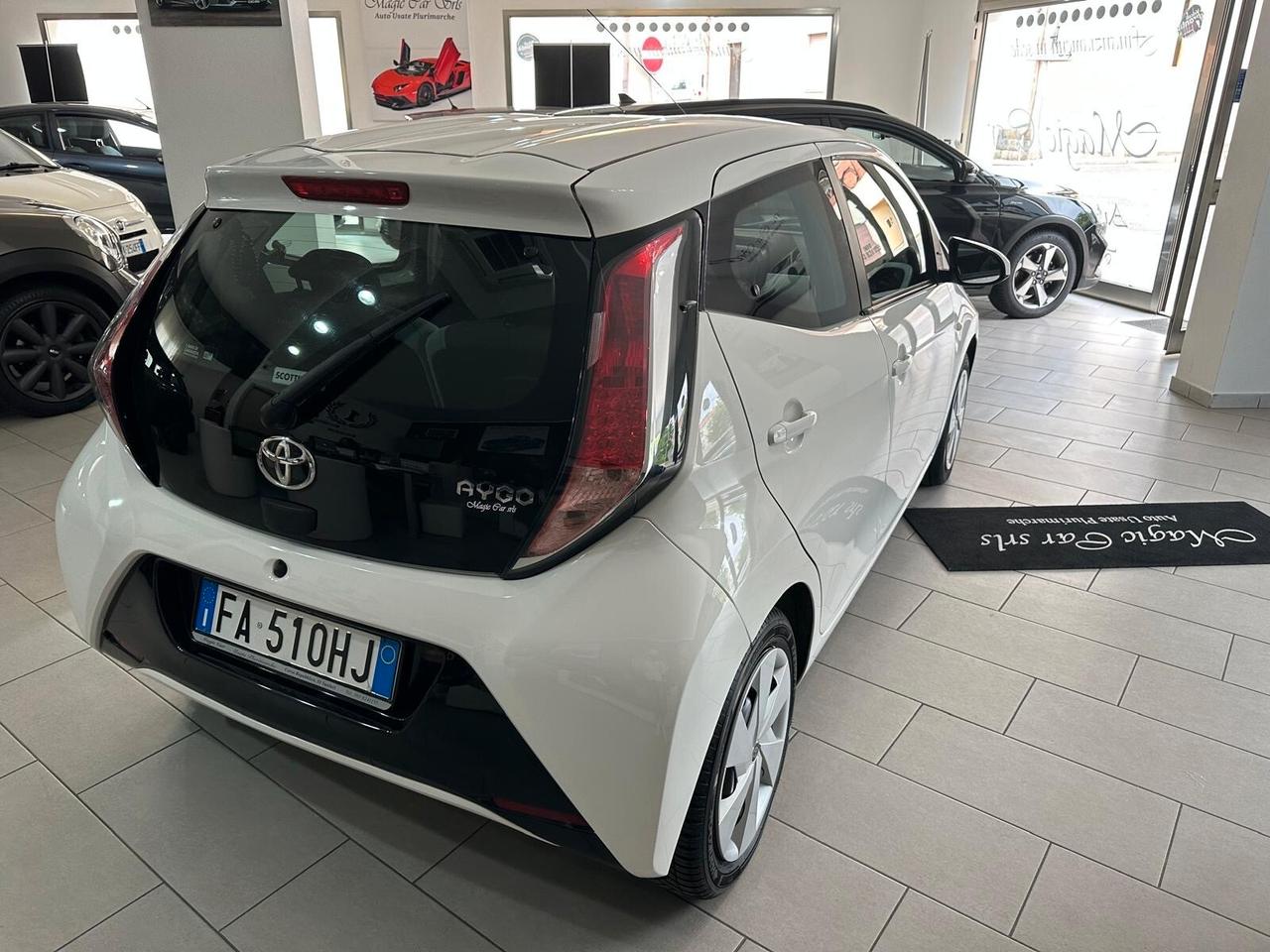 Toyota Aygo 1.0 VVT-i 69 CV 5 porte x-wave