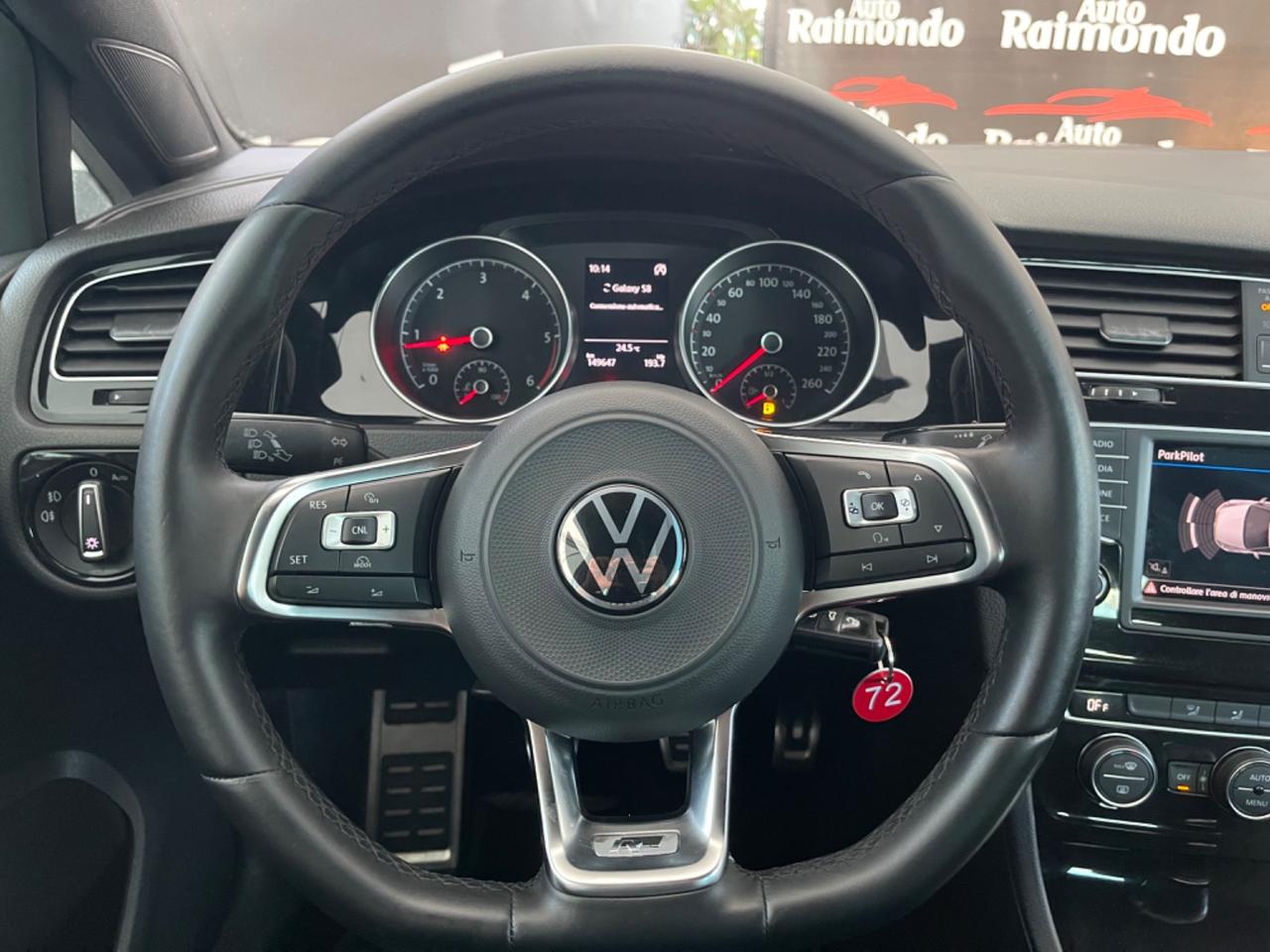 Volkswagen Golf 1.6 TDI R LINE