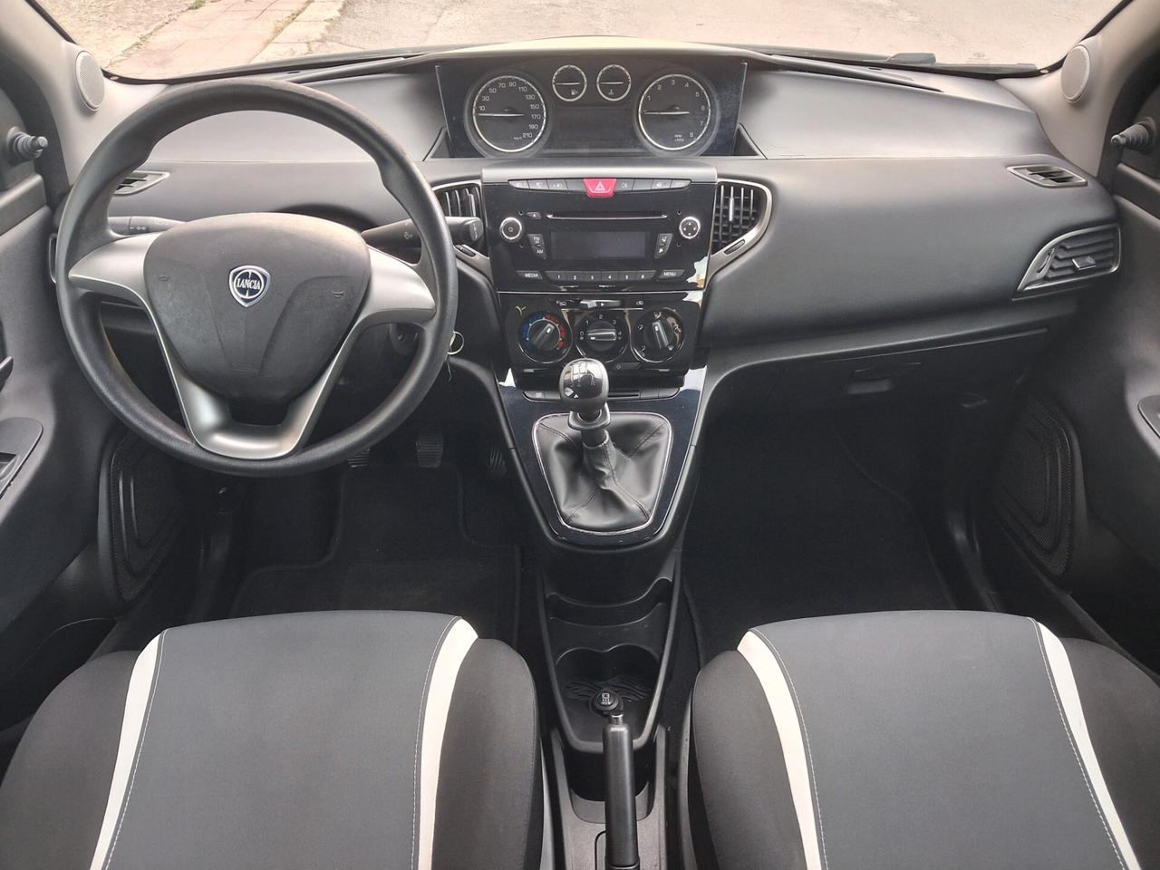 LANCIA YPSILON 1.2 BENZINA 69CVBLACK EDITION