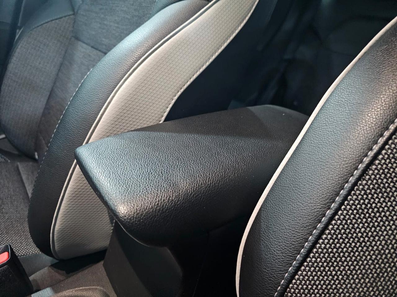 NUOVA RENAULT CAPTUR INTENS ENERGY BICOLOR EDITION 1.0 TCE 101CV B/GPL