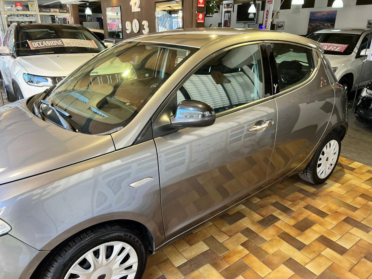 Lancia Ypsilon 1.2 69 CV 5 porte NEOPATENTATO