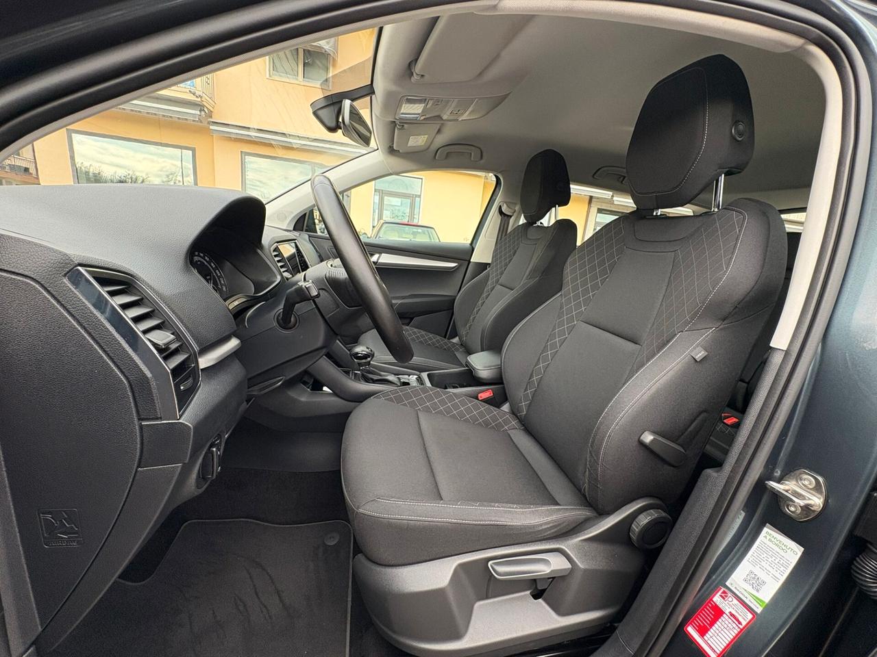 SKODA KAROQ 1.6 TDI AUTOMATICA SI A NEOPATENTATI