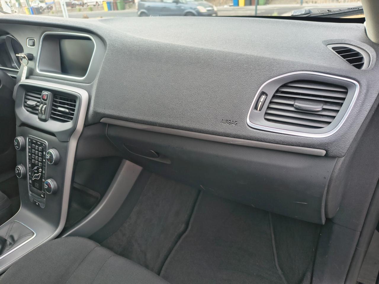 VOLVO V40 2.0 DIESEL SOLO 130.000 KM ANNO 2015