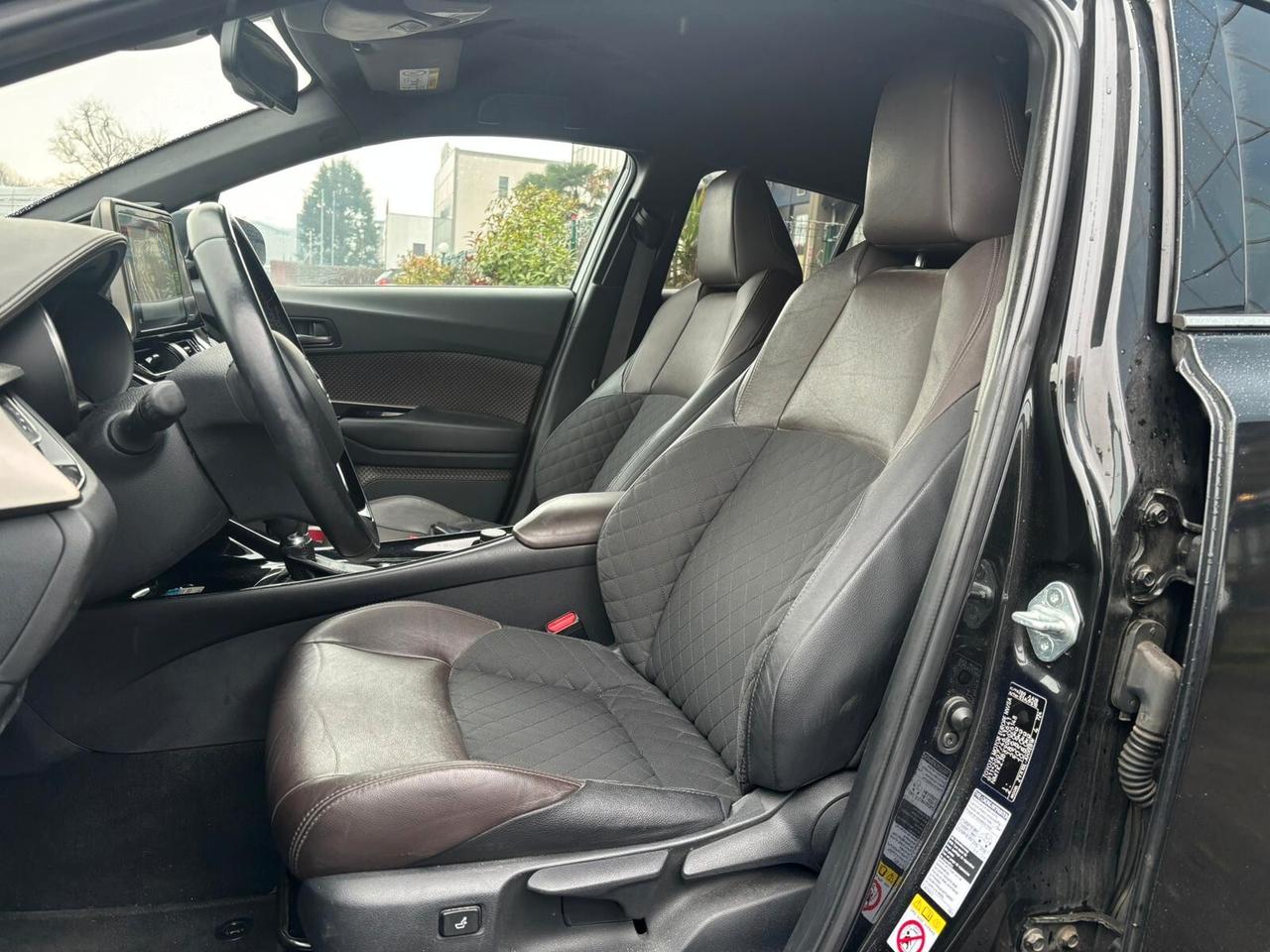 Toyota C-HR 1.8 Hybrid E-CVT Active