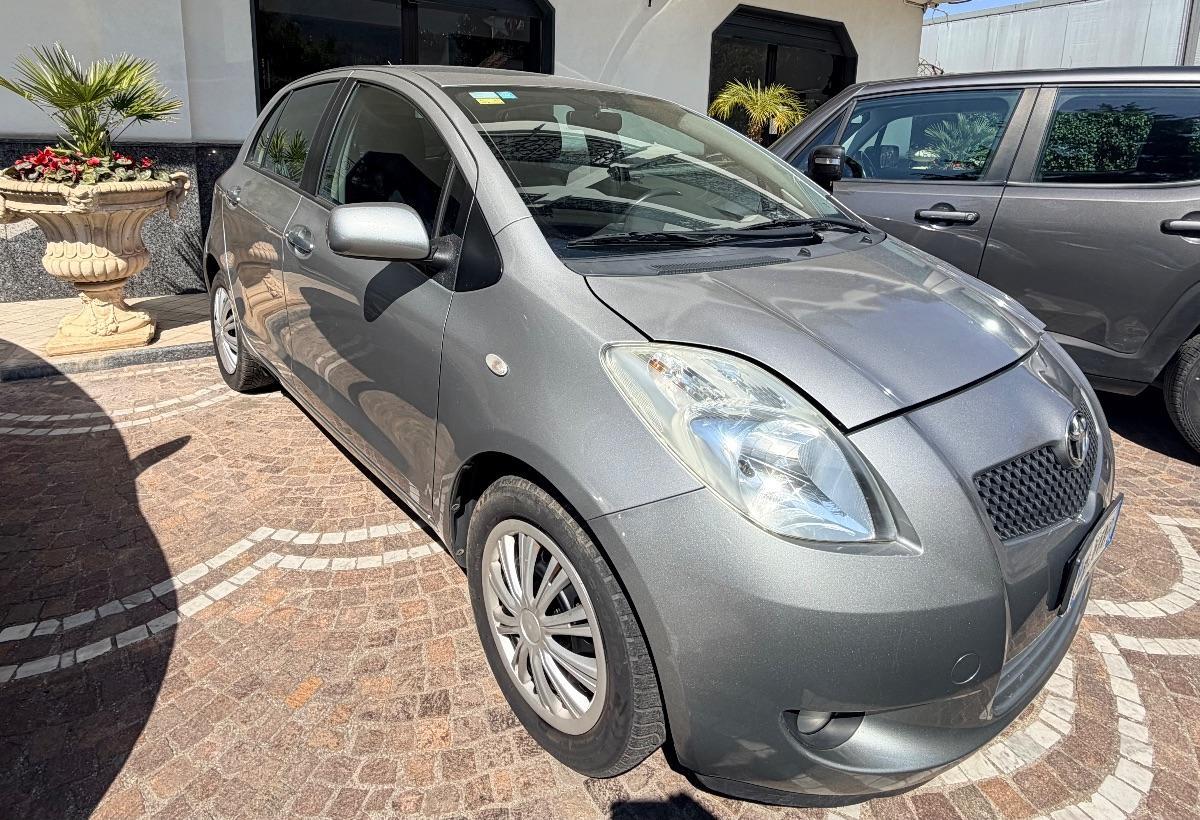 TOYOTA Yaris 1.3 5p. Sol
