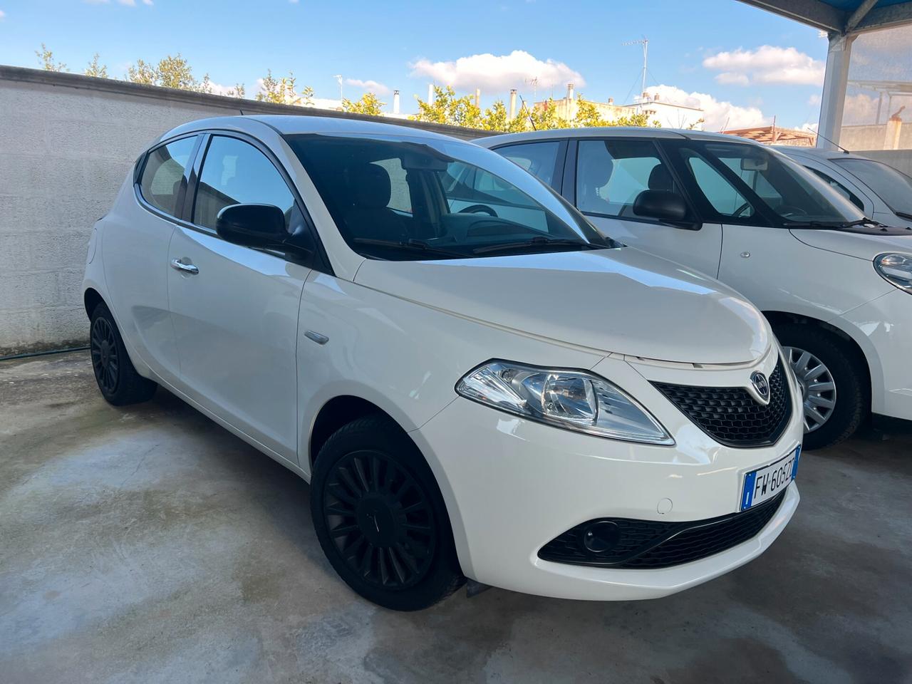 Lancia Ypsilon 1.2 69 CV 5 porte S&S Gold