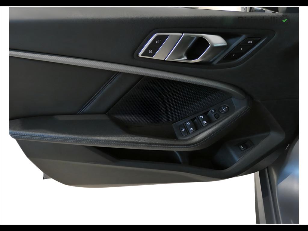 BMW Serie 1 (F40) - M 135i xDrive