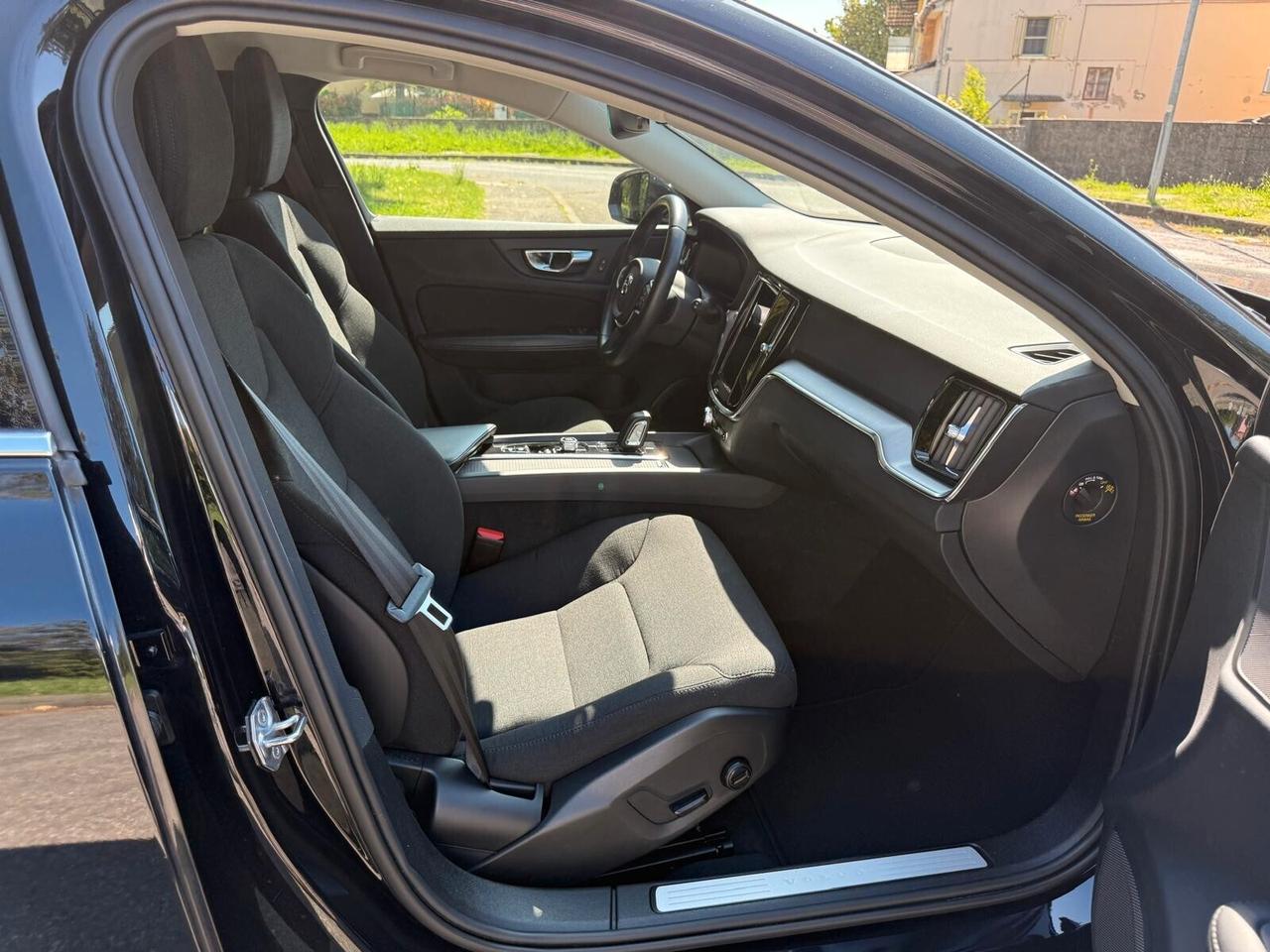 Volvo V60 B4 (d) Geartronic Momentum Pro Business PILOT ASSIST