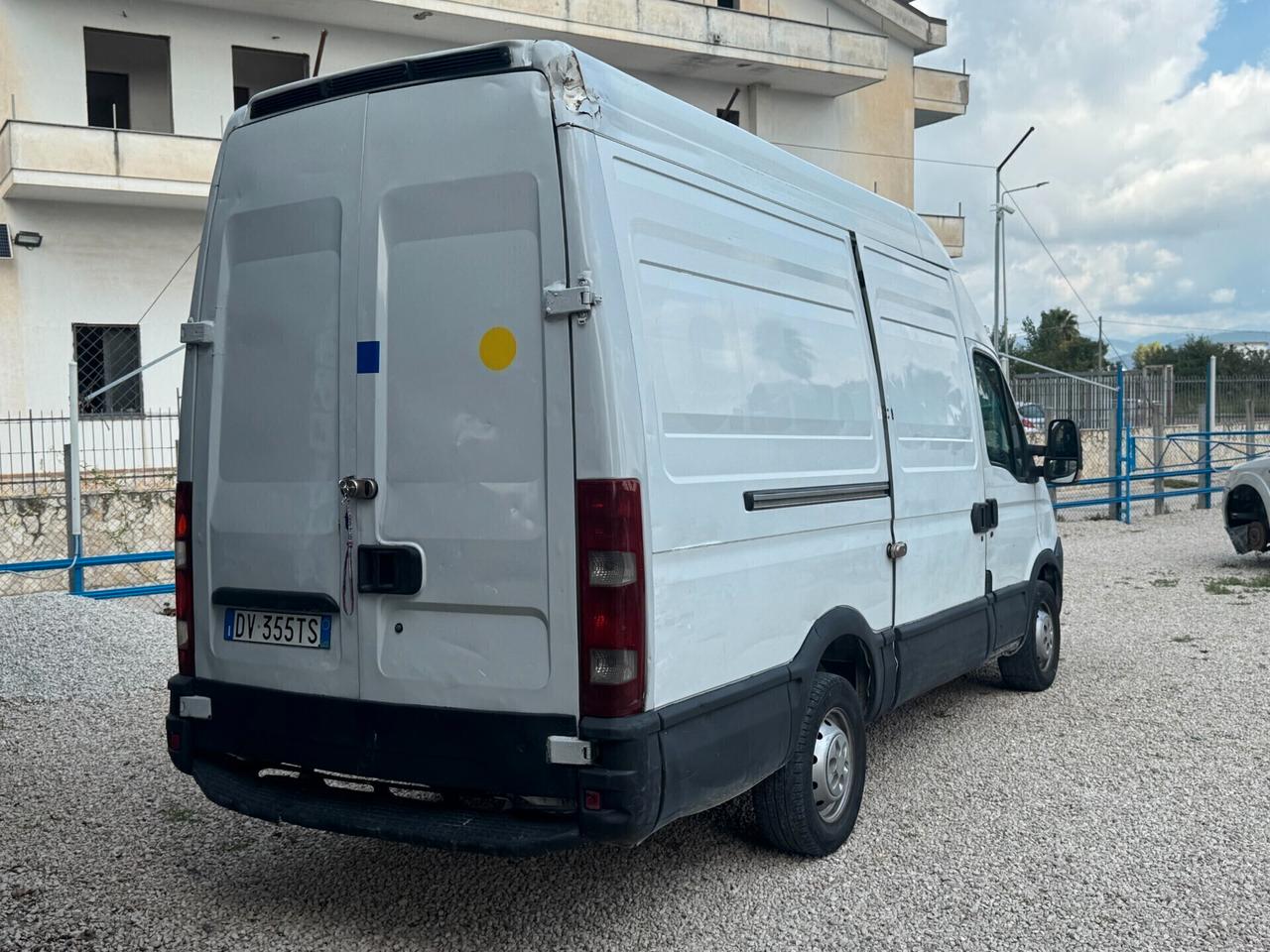 Iveco daily 35/S E4 passo medio tetto alto coibendazione ADR 2010