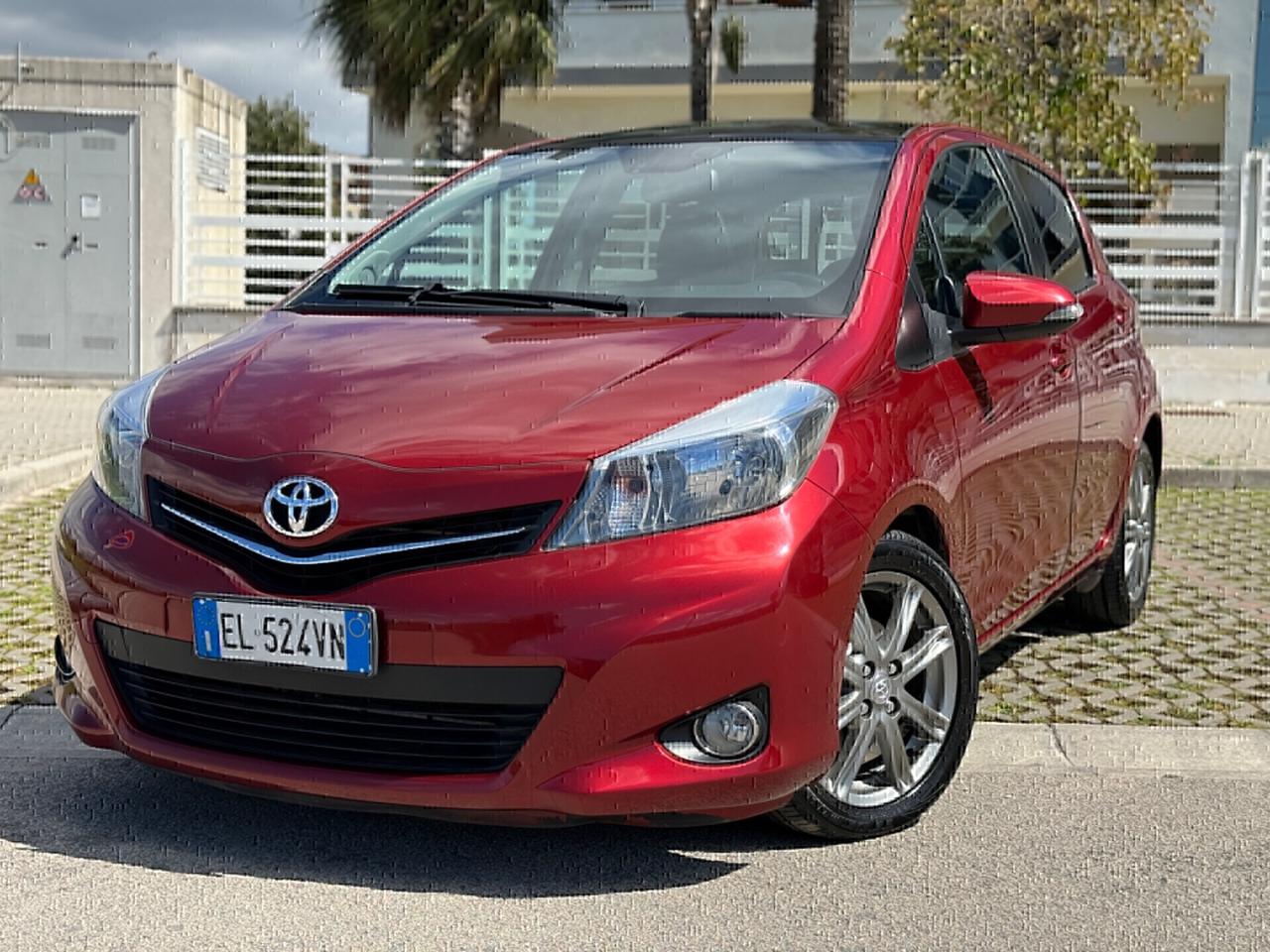 Toyota Yaris 1.3 5 porte Lounge Multidrive S