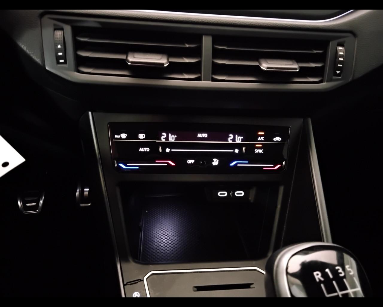 VOLKSWAGEN Taigo - Taigo 1.0 tsi R-Line 110cv