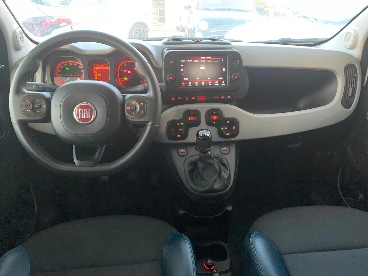 Fiat Panda 1.0 Hybrid City Cross full