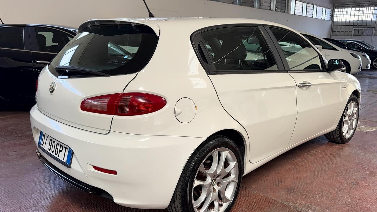 Alfa Romeo 147 1.6 twin spark Black Line GPL