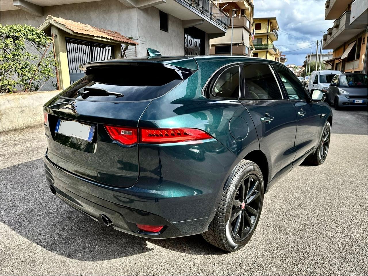 Jaguar F-Pace 3.0 D V6 300 CV AWD aut. R-Sport