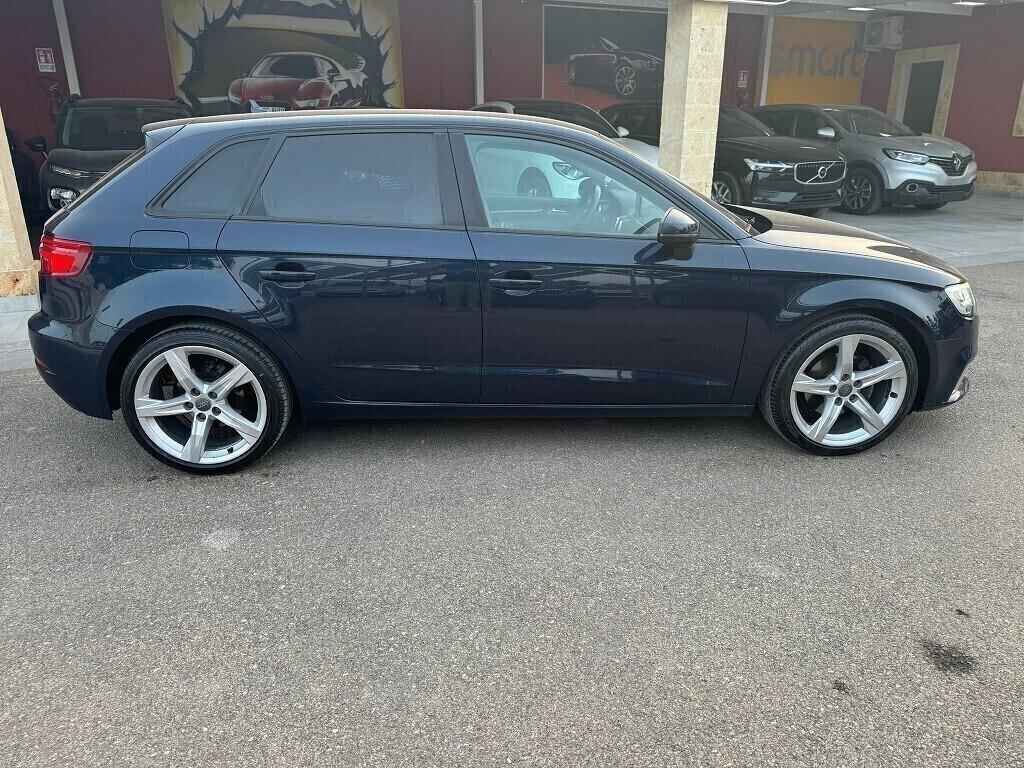 Audi A3 SPB 1.6 TDI 116 CV S tronic Sport cockpit