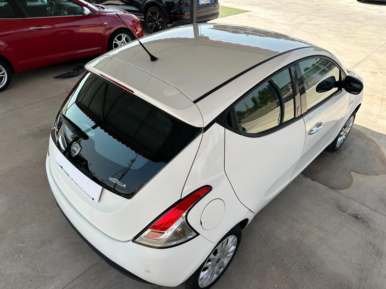 Lancia Ypsilon 1.2*8V*GOLD*PDC*MP3*CITY*NEOPATENTATI*