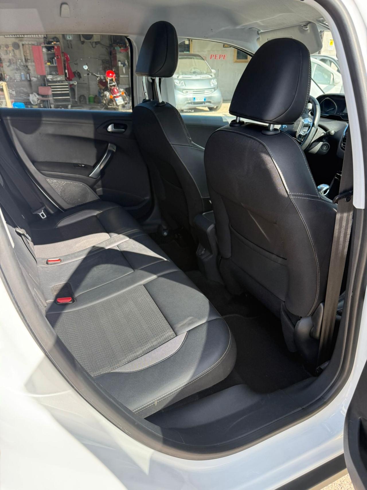 Peugeot 2008 BlueHDi 100 S&S Allure