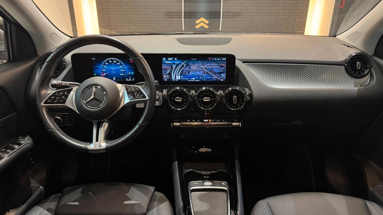 MERCEDES-BENZ GLA 180d Advanced - 2024