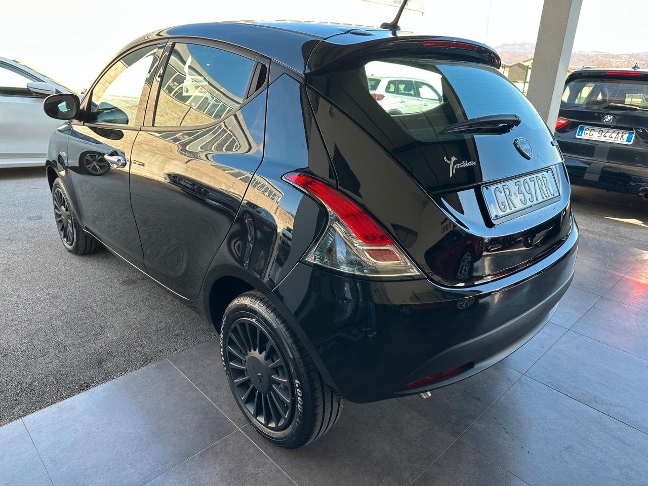 Lancia Ypsilon 1.0 FireFly 5 porte S&S Hybrid Silver