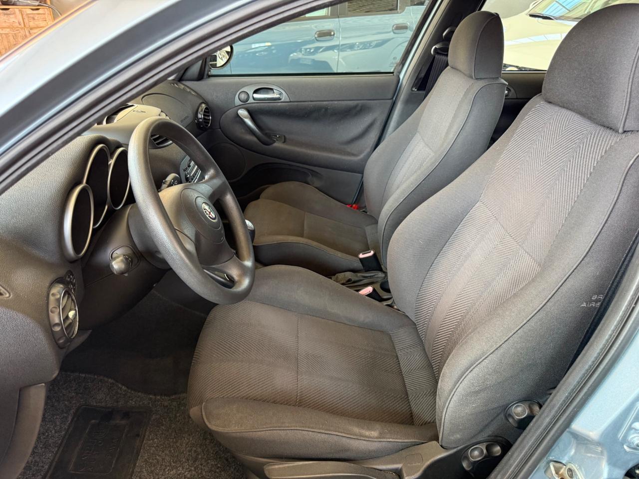 Alfa Romeo 147 1.6i 16V Twin Spark cat 5p. Progression