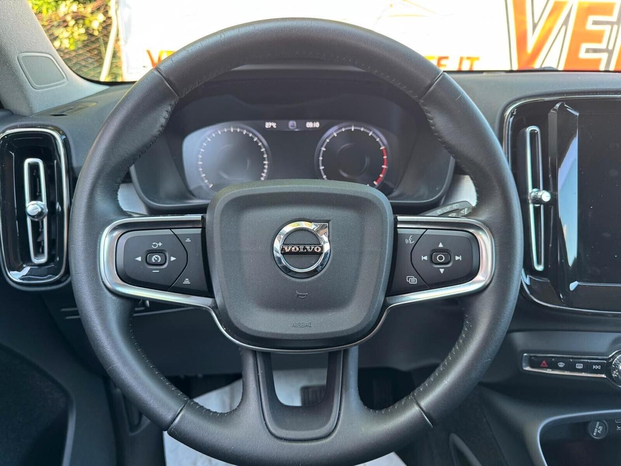 Volvo XC40 T2 Geartronic Momentum Core
