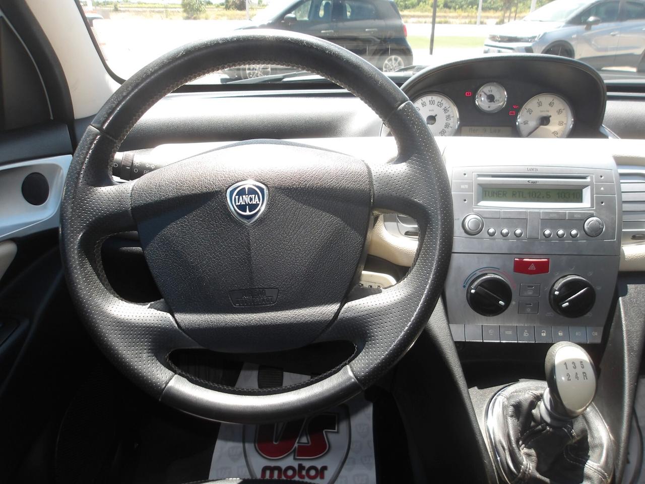 LANCIA YPSILON 1.2 BENZ-2010