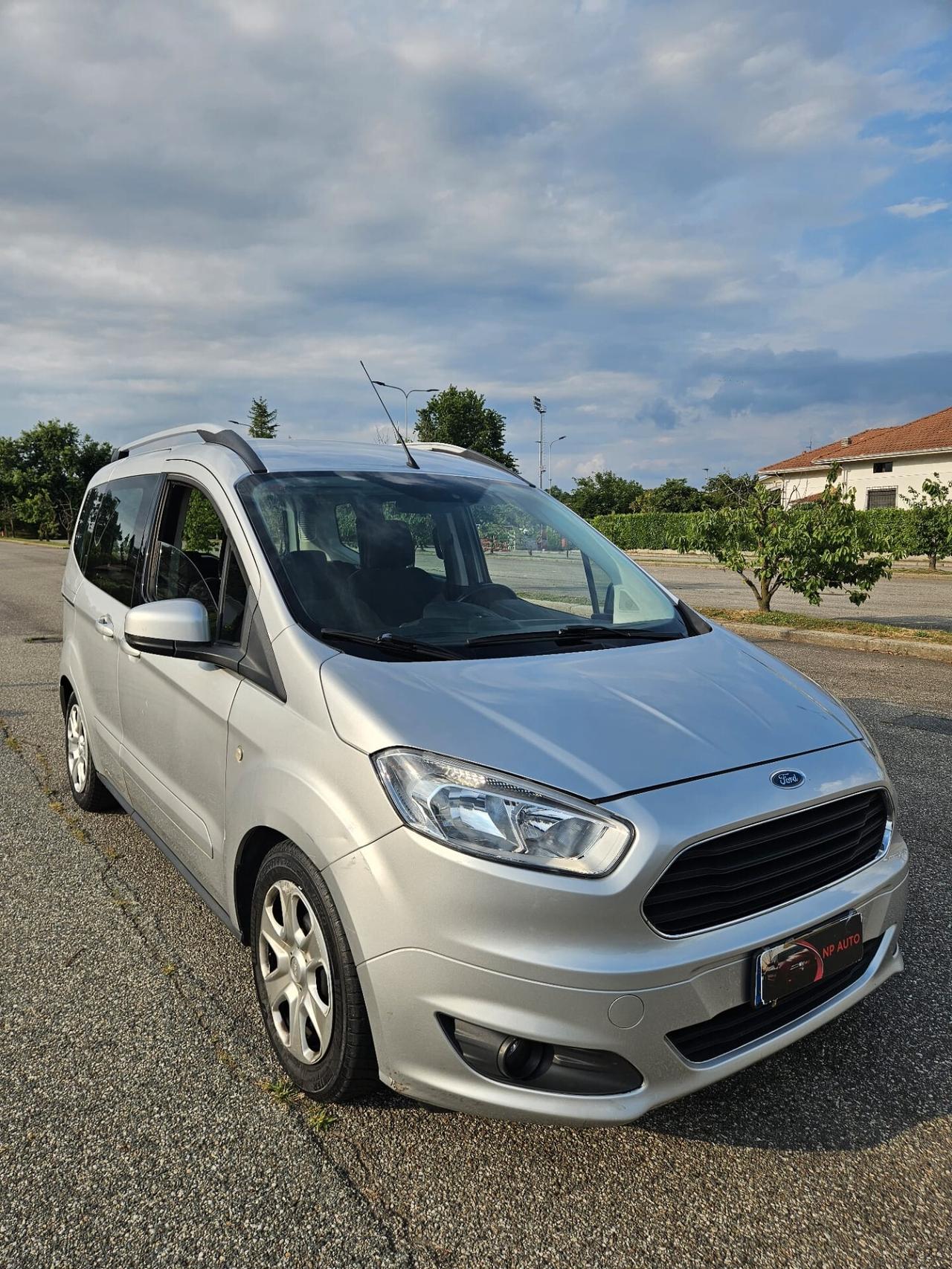Ford Tourneo Courier 1.5 Titanium