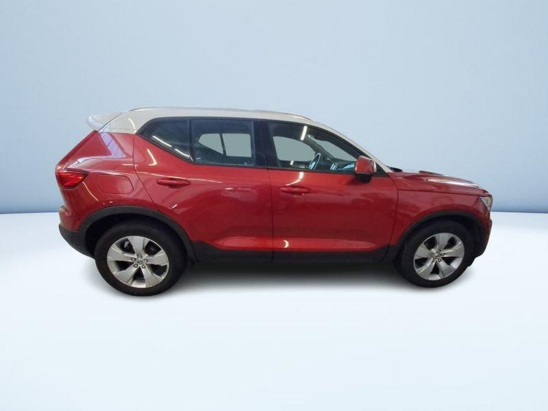 Volvo XC40 2.0 D4 MOMENTUM AWD GEARTRONIC