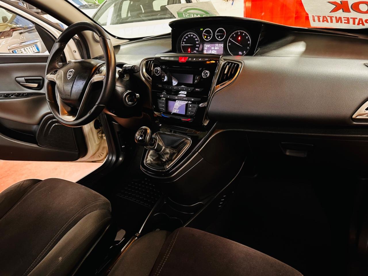 Lancia Ypsilon 0.9 TwinAir 85 CV 5 porte Metano Ecochic Elefantino