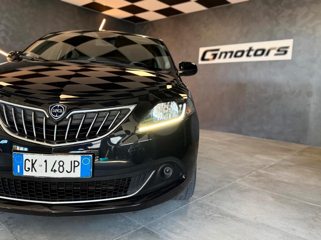 Lancia Ypsilon 1.0 FireFly 5 porte S&S Hybrid Silver