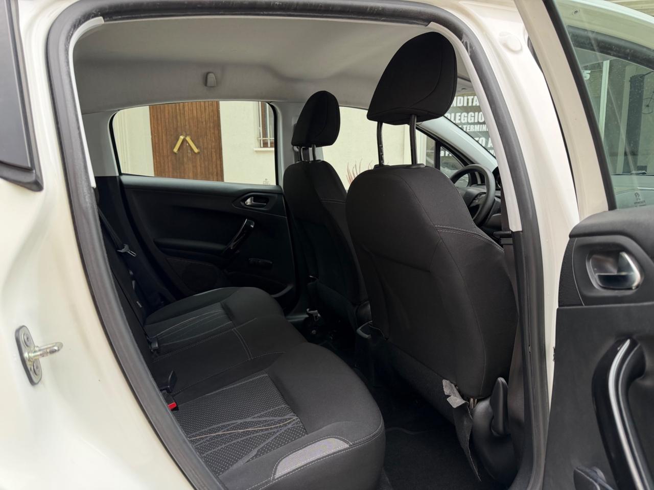 Peugeot 208 1.4 HDi 68 CV 5 porte Active