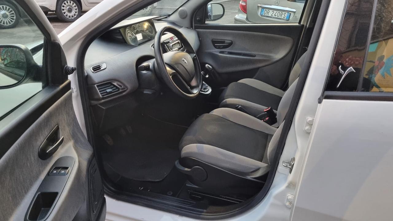 Lancia Ypsilon 1.2 69 CV 5 porte Platinum