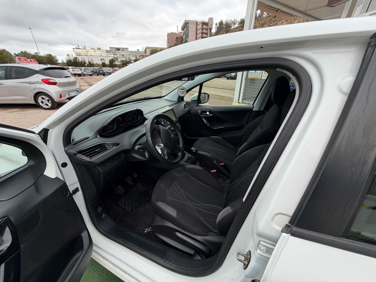 Peugeot 208 1.4 HDi 68 CV 5 porte Allure