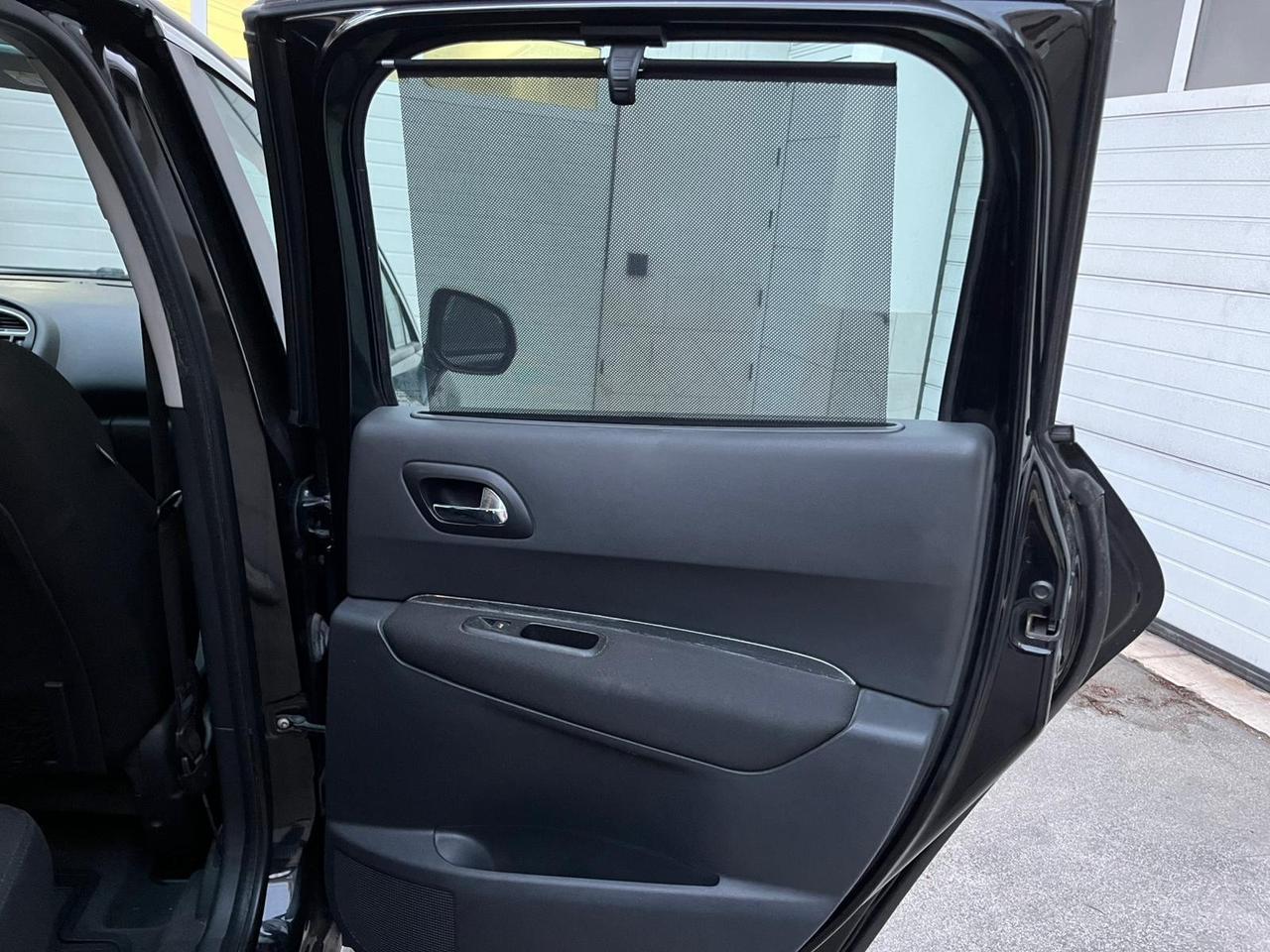 Peugeot 3008 1.6 HDi 110CV cambio robotizzato Outdoor