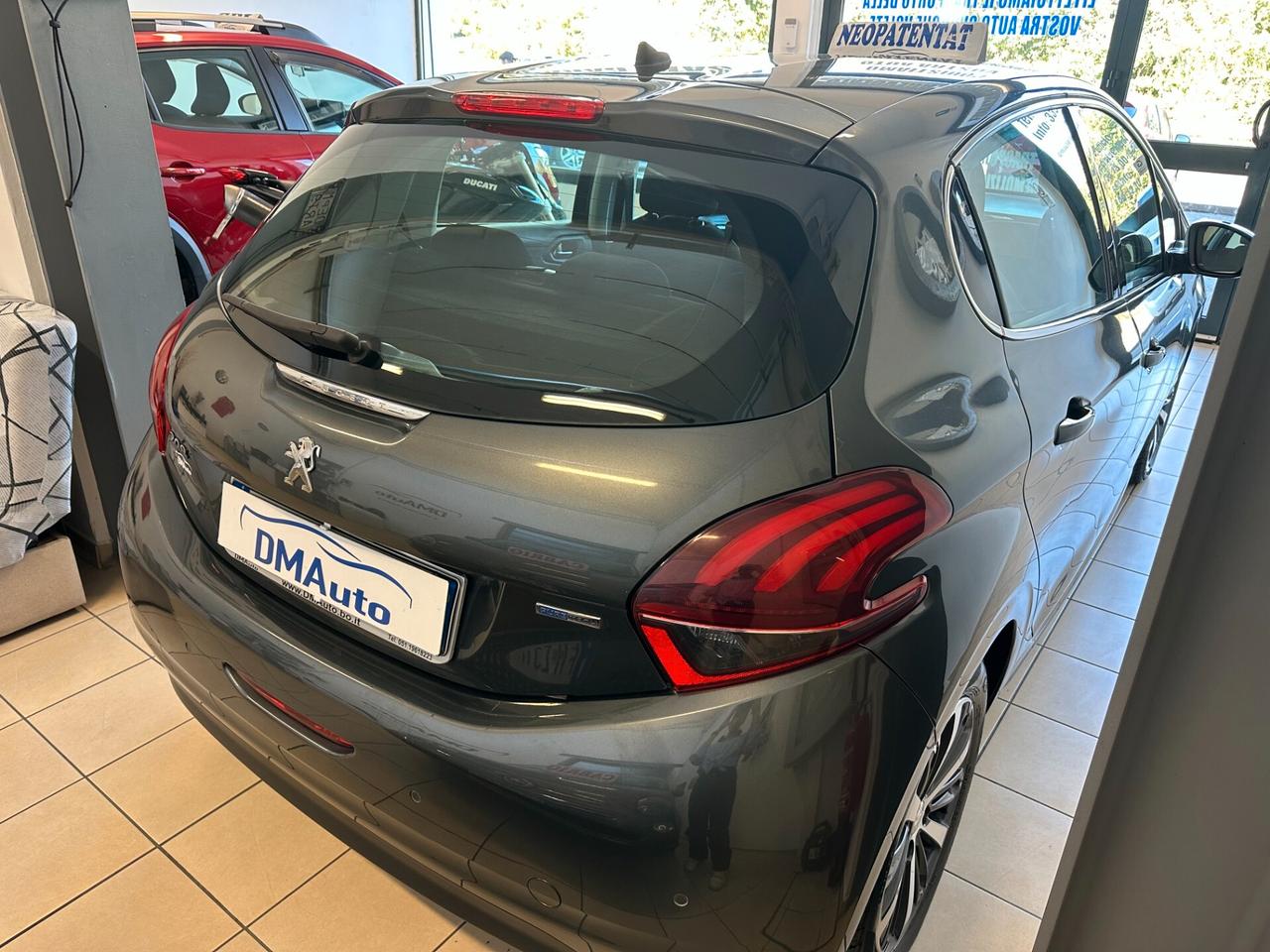 Peugeot 208 PureTech 82 5 porte Allure