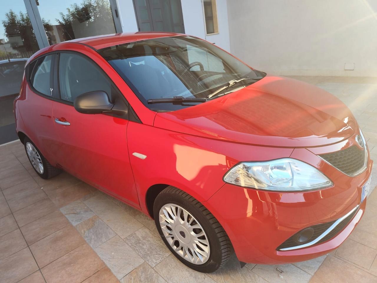Lancia Ypsilon 1.2 69 CV 5 porte Silver